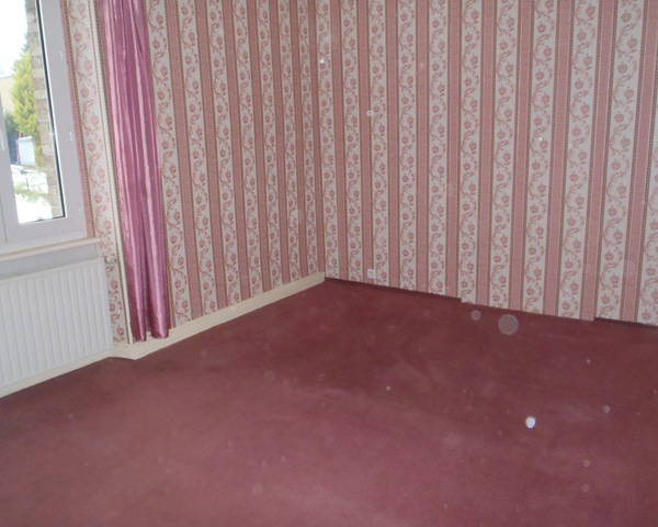 Maison ancienne, mitoyenne, située dans une rue calme de Valleroy. - P7200155