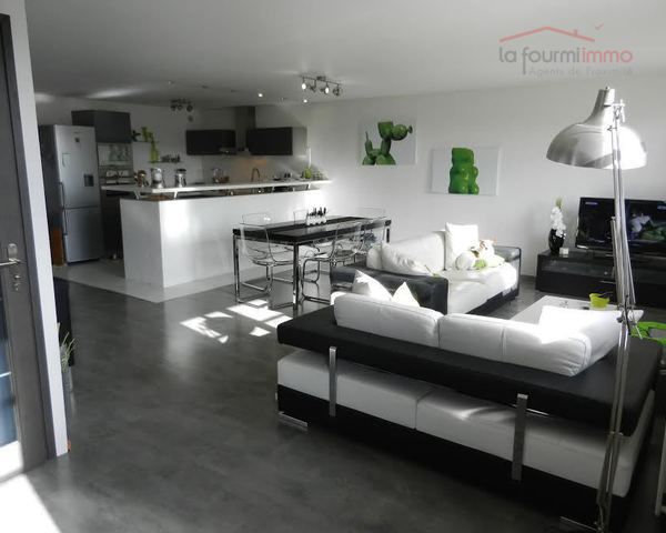 Appartement de 115 m² dans le centre de Saint Pivat La Montagne. - Evrard photos 3