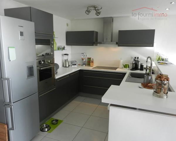 Appartement de 115 m² dans le centre de Saint Pivat La Montagne. - Evrard photos