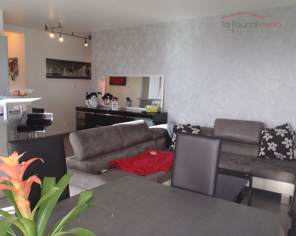Très bel appartement situé à Saint Privat La Montagne. - Pa060277