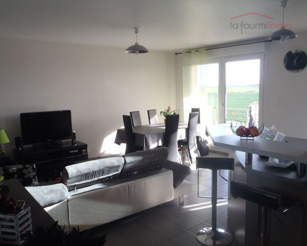 Très bel appartement situé à Saint Privat La Montagne. - Pa060272