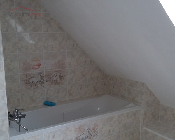 Maison de 5 pièces sur 6.4 ares . - 009