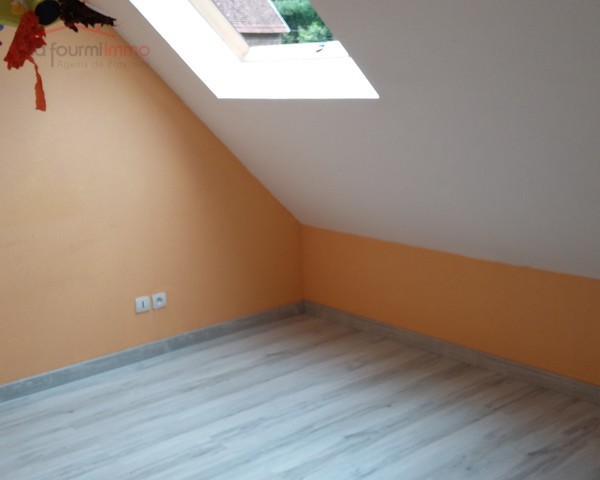 Maison de 5 pièces sur 6.4 ares . - 012