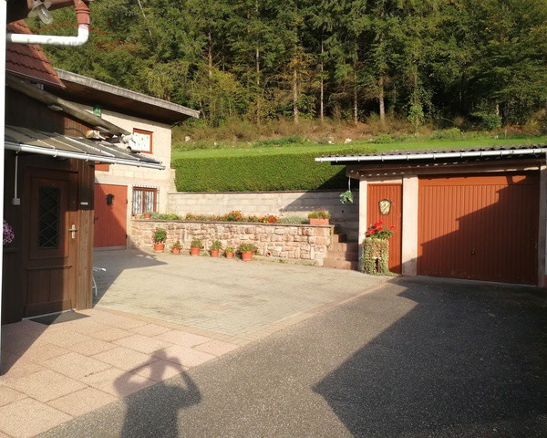Maison de 5 pièces constuite sur un terrain de 14.13 ares.  - 630