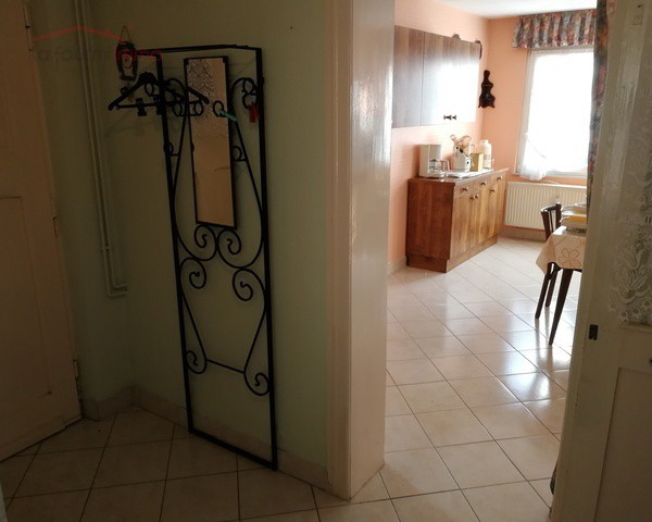 Maison de 5 pièces constuite sur un terrain de 14.13 ares.  - 493