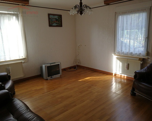 Maison de 5 pièces constuite sur un terrain de 14.13 ares.  - 455