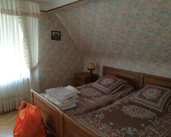 Maison de 5 pièces constuite sur un terrain de 14.13 ares.  - 507