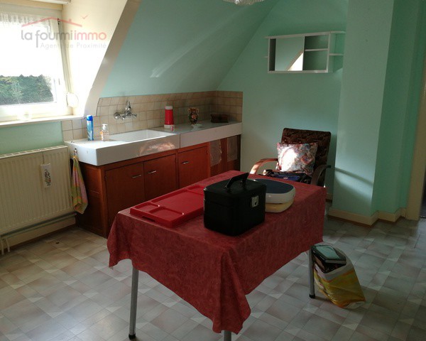 Maison de 5 pièces constuite sur un terrain de 14.13 ares.  - 515