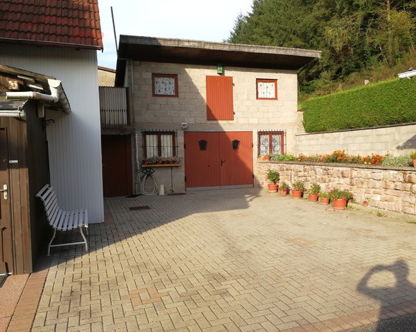 Maison de 5 pièces constuite sur un terrain de 14.13 ares.  - 627
