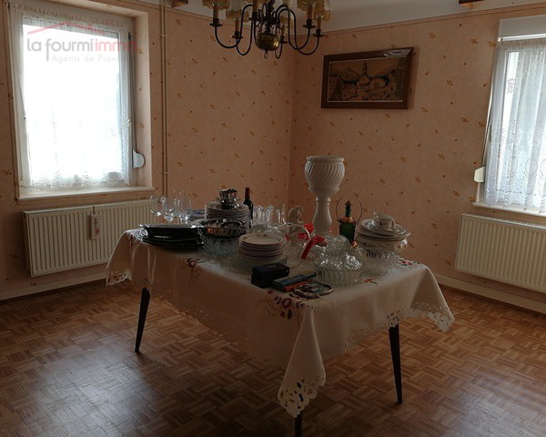 Maison de 5 pièces constuite sur un terrain de 14.13 ares.  - 435