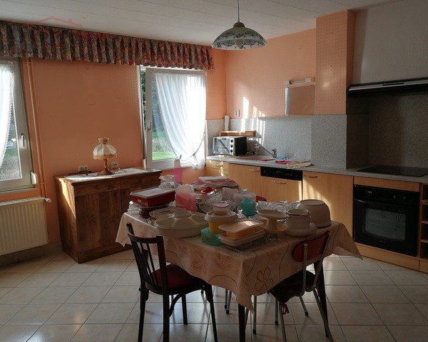 Maison de 5 pièces constuite sur un terrain de 14.13 ares.  - 444