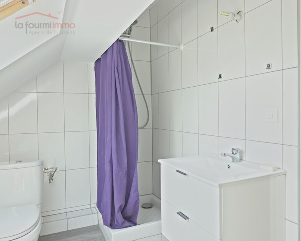 Vendu : Maison à Huningue 4 pièces 110 m² (68330) - Maison avec terrasse à Huningue 68330 ( salle d'eau 02 )