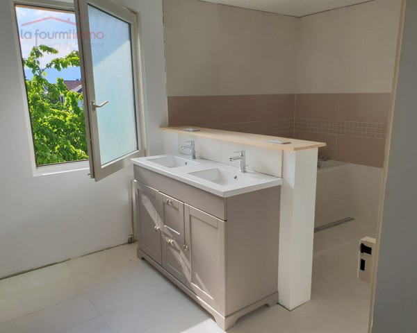 Charmante maison 5 pièces rénovée avec grande dépendance - 05