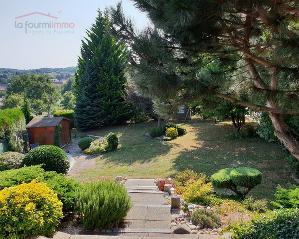 Vue imprenable avec belle maison contemporaine sur 9 ares - 000