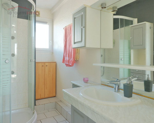 Vendu : Appartement à Huningue 3 pièces 71 m² (68330) - Vendu appartement F3 à Huningue ( salle d'eau )