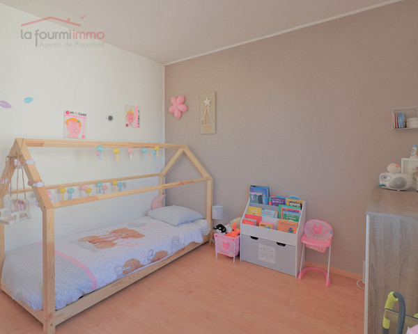 Vendu : Appartement à Huningue 3 pièces 71 m² (68330) - Vendu appartement F3 à Huningue ( chambre 02 )
