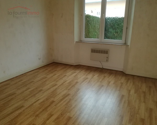Immeuble comprenant deux appartements.  - 1339