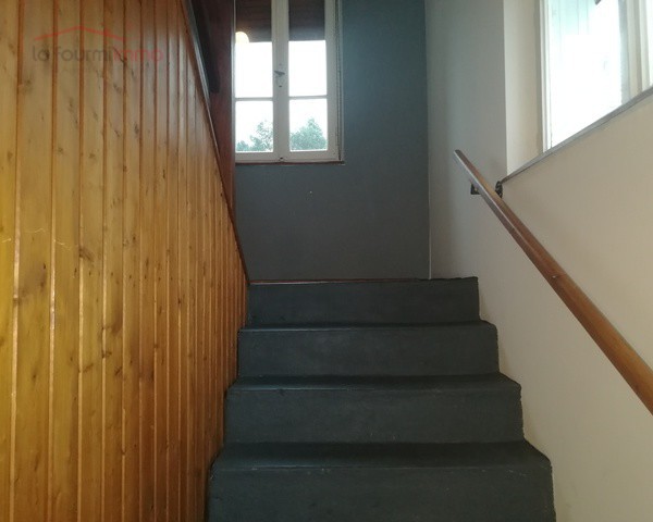 Immeuble comprenant deux appartements.  - 1320