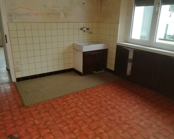 Immeuble comprenant deux appartements.  - 1331