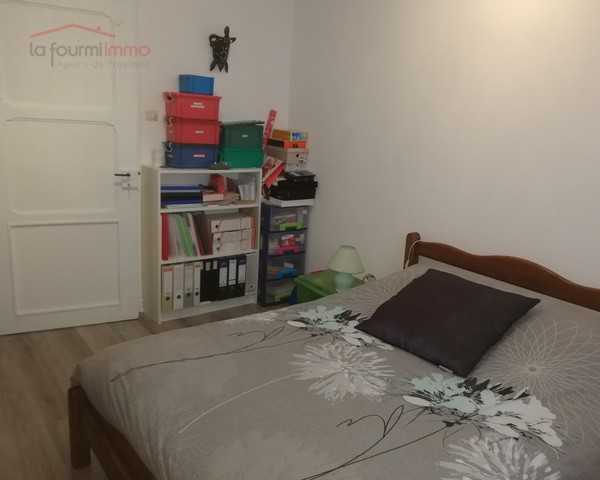 Immeuble comprenant deux appartements.  - 1268