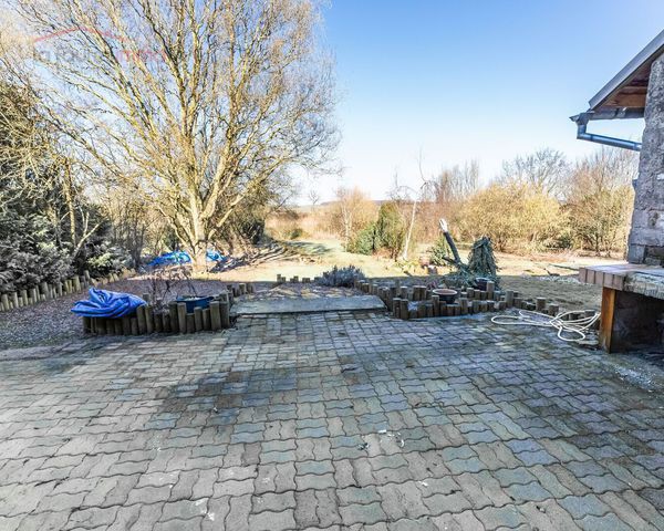 Maison individuelle, de 192m², 4 chambres, sur 1,63 Ha. - Hur cour ext