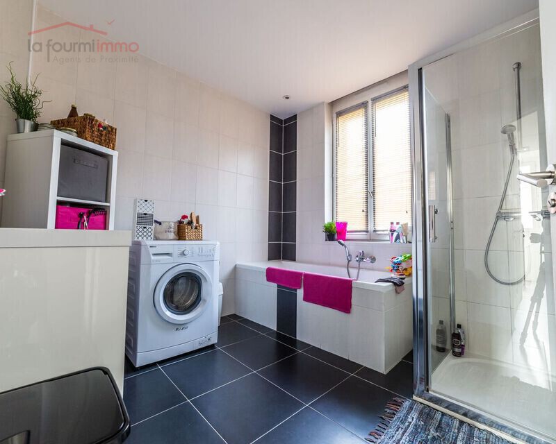 Maison à 10 mn à pied du centre-ville de Sarreguemines. - Del salle de bain