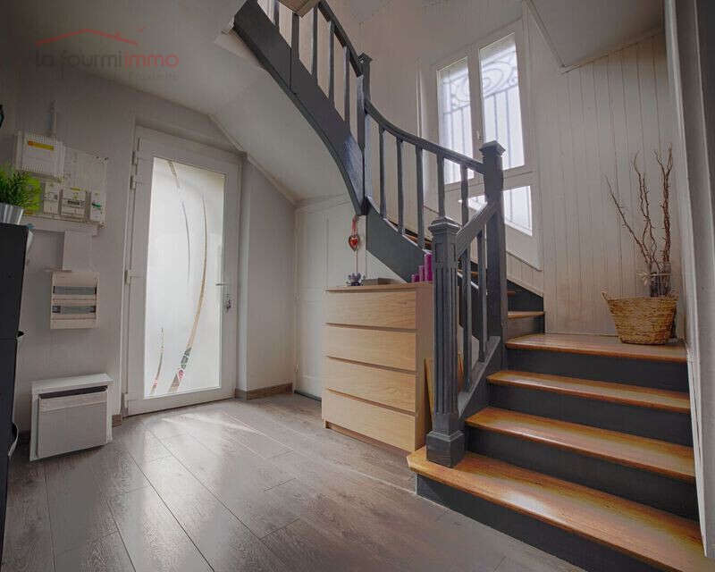 Maison à 10 mn à pied du centre-ville de Sarreguemines. - Del entr e   escalier