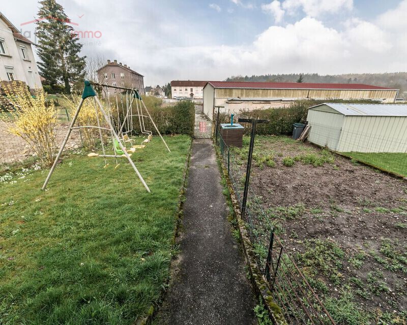Maison à 10 mn à pied du centre-ville de Sarreguemines. - Del terrain
