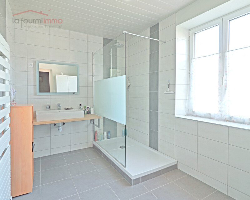 Vente maison 8 pièces 240 m² à Burnhaupt Le Bas 68520 - 04 vente maison burnhaupt le bas - salle d eau