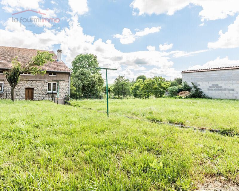 Maison semi-mitoyenne, avec grande dépendance, secteur calme. - Szy terrain