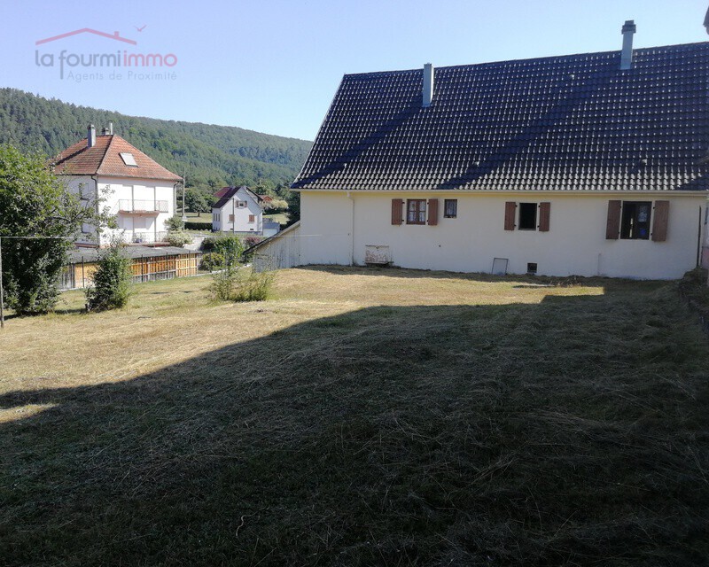Maison avec dépendance à  Eguelshardt. - 147