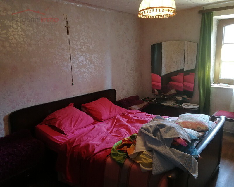 Maison avec dépendance à  Eguelshardt. - 096