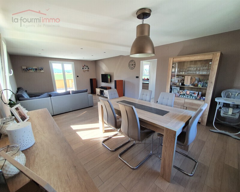 Charmante maison 6 pièces avec magnifique vue - 01