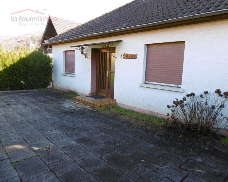 Maison plein pied d environ 100m2 sur 9 ares de terrain constructible - P1000419