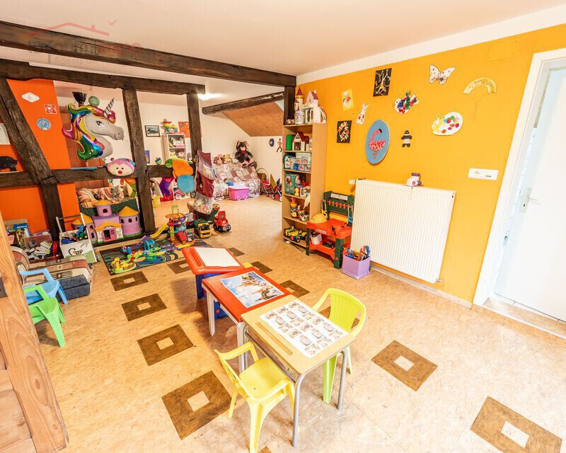 Maison individuelle, de type F6 avec dépendances et grand terrain. - Gon salle de jeux