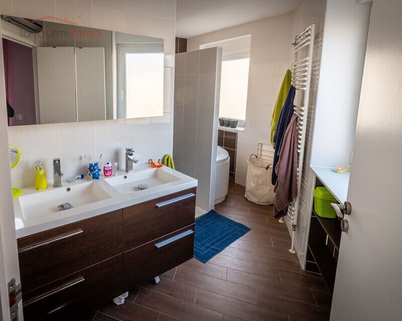 Maison rénovée, 136m², 4 chambres, 7,82 ares de terrain. - L k salle de bain