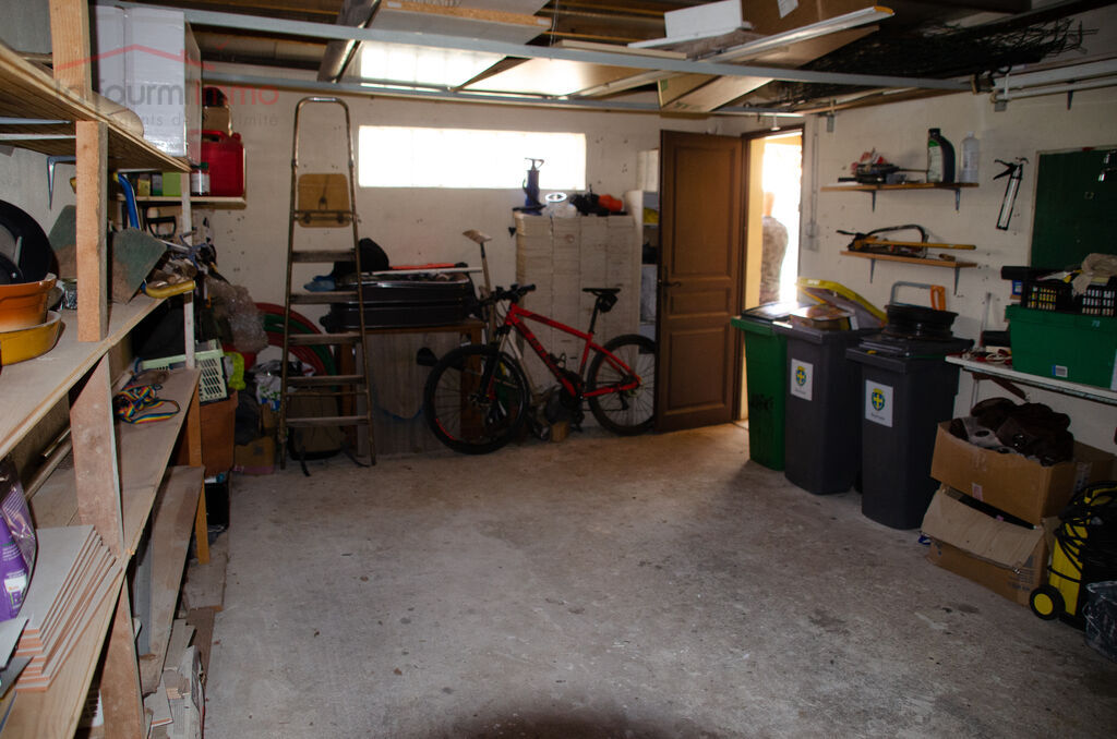 Jolie maison avec jardin et garage - Garage mezzanine