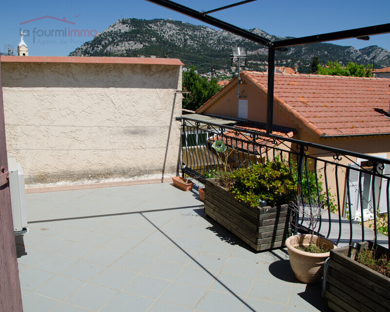Jolie maison avec jardin et garage - Terrasse gauche