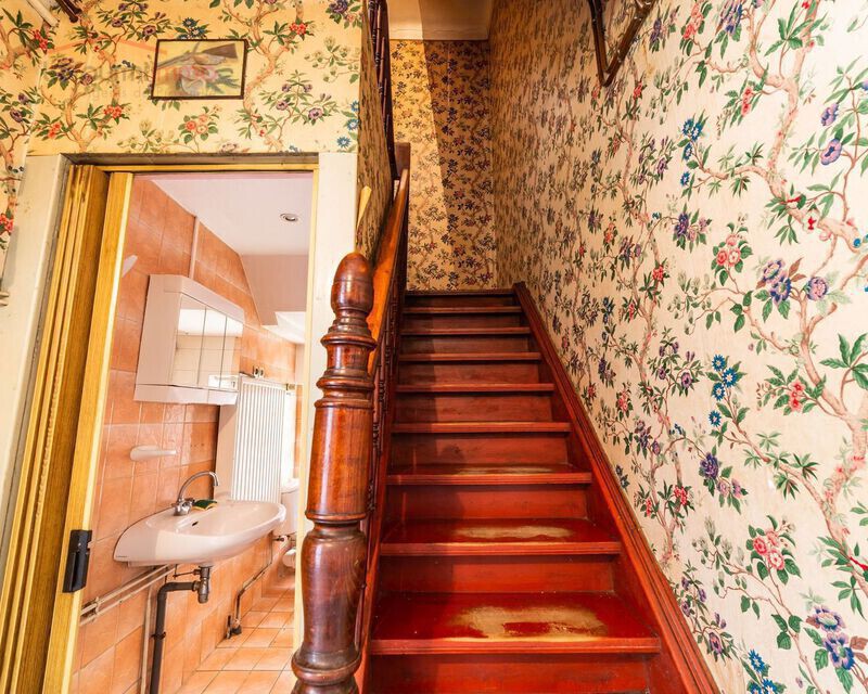 Ancien corps de ferme à Givrycourt. - Jap escalier