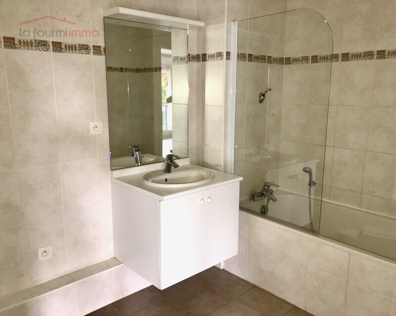 appartement F2 dans résidence récente - Img 2575