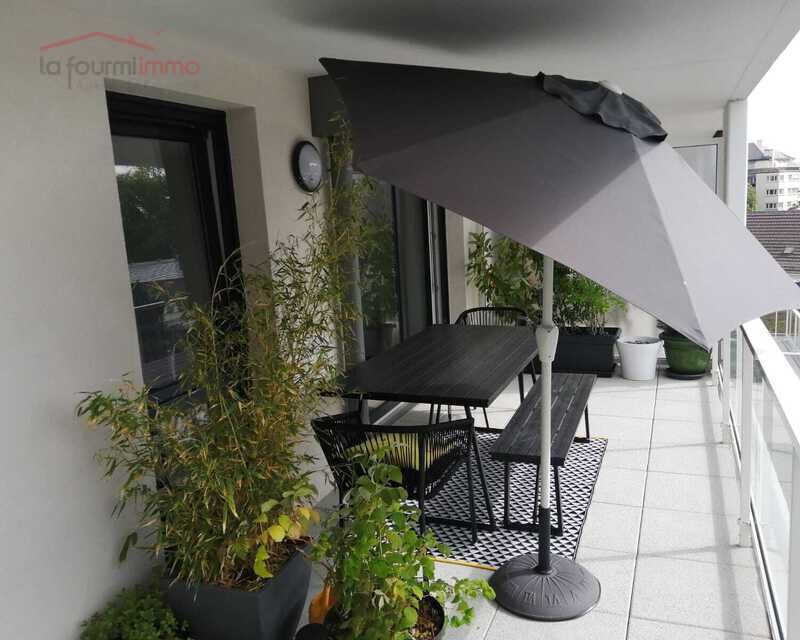 Appartement F4 à Strasbourg - Coin repas terrasse