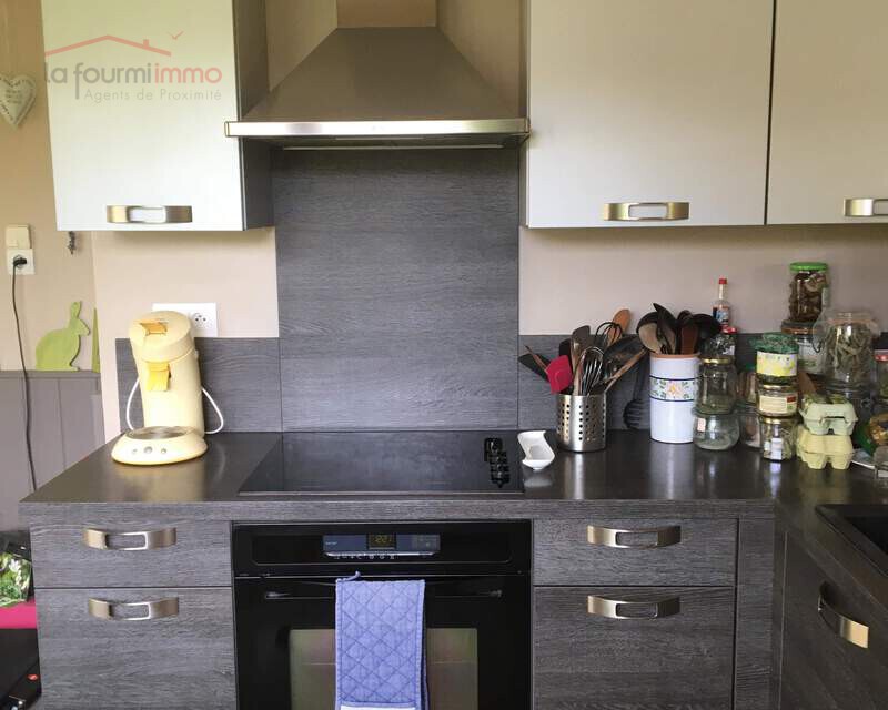 Maison d'environ 100 m2 sous offre.  - Received 233099154602134