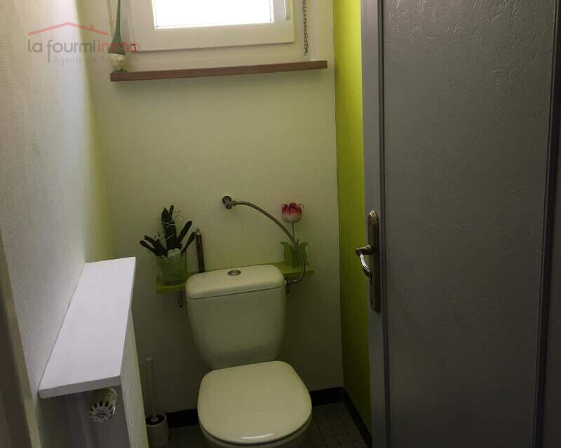 Maison d'environ 100 m2 sous offre.  - Received 267139134449595