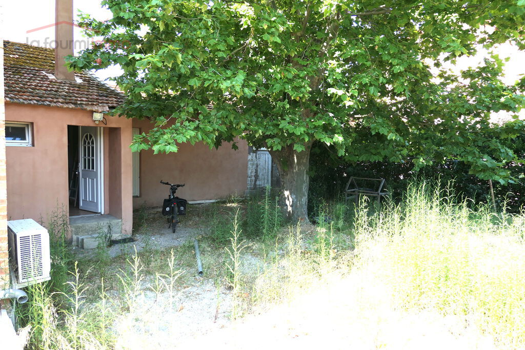 Maison mitoyenne T5  + T3 indépendant à Salin de Giraud - Entrées