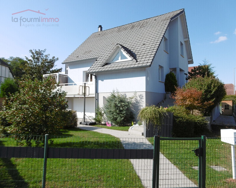 Maison de134 m2 au sol, 5/6 pièces sur un terrain de 553 m2 - P1000904
