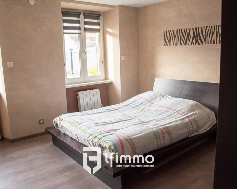 Appartement rez-de-jardin 3 pièces 80 m² à Cernay - Chambre parentale