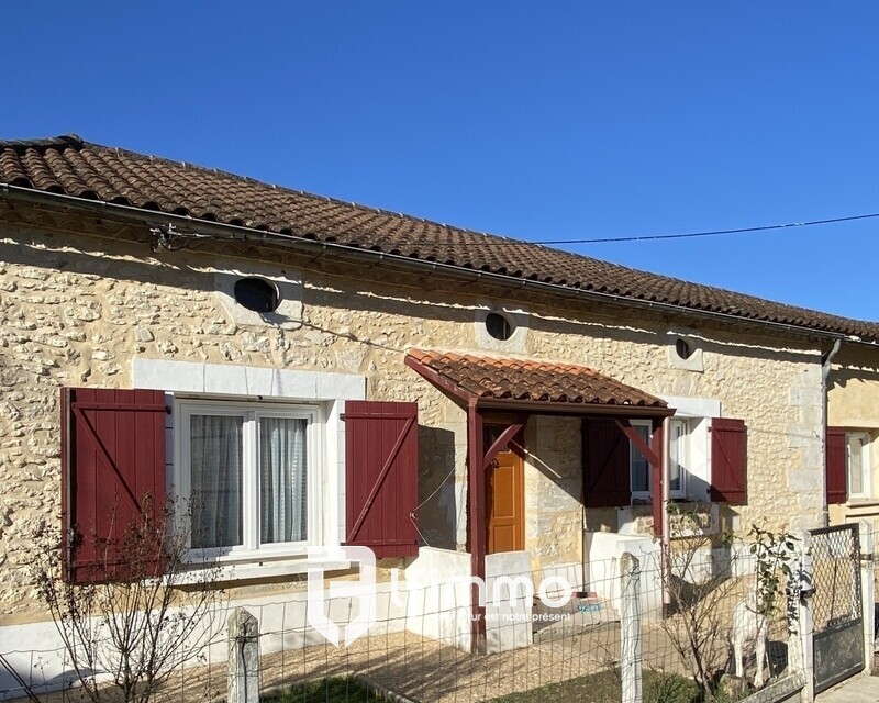 Maison en pierres entièrement de plain pied - facade