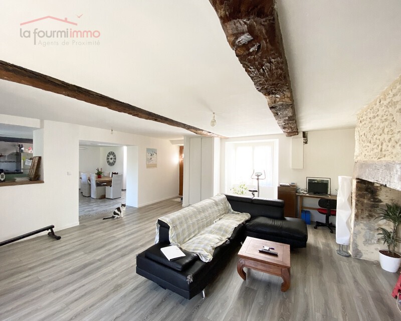 Maison en pierres entièrement de plain pied - Pièce de vie