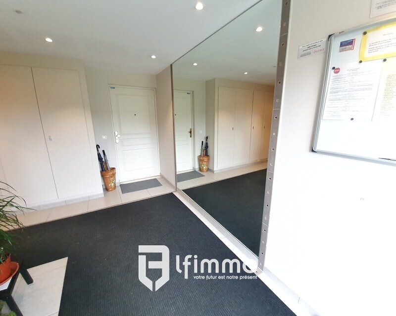Appartement sous compromis.  - 080