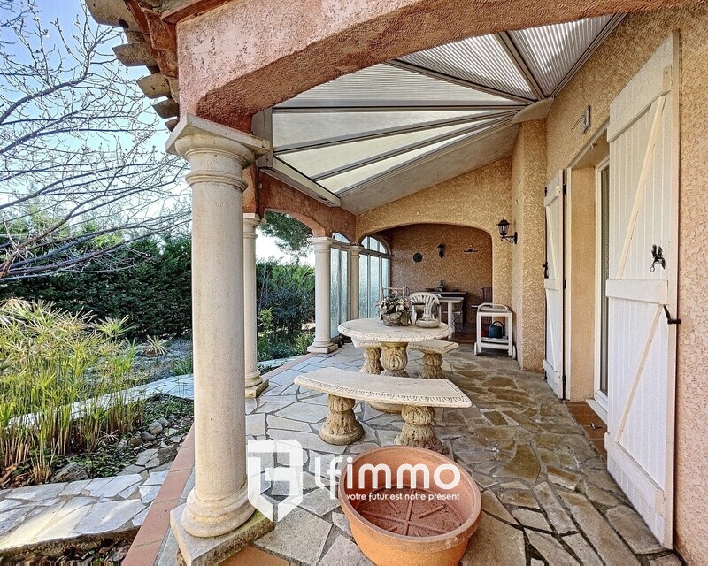 Maison  3 chambres avec terrain garage et terrasses - Terrasse couverte cuisine d'été donnant sur la cuisine